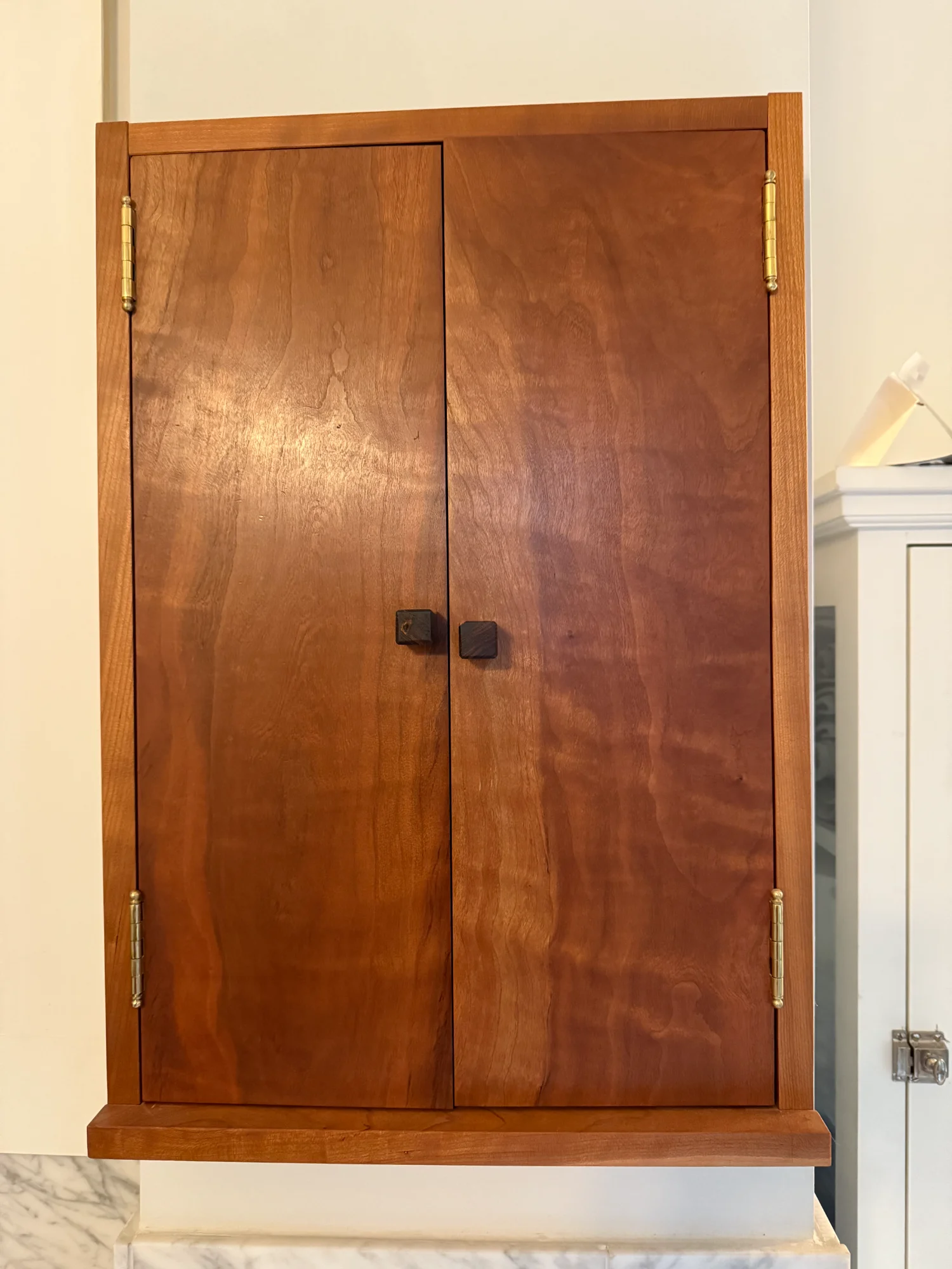 Jewelry cabinet exterior